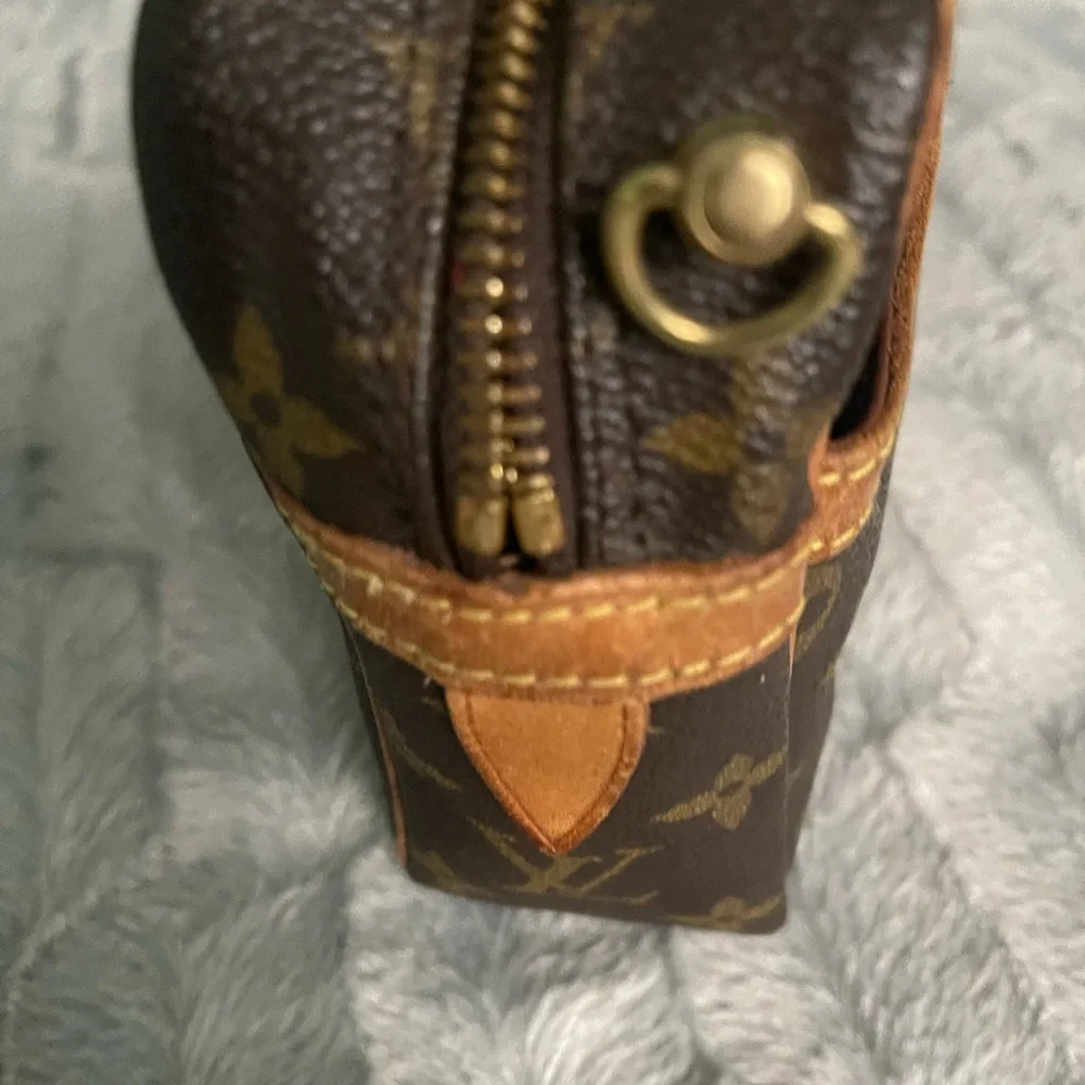 LOUIS VUITTON Monogram Compiegne 23 Clutch Bag - Picture 9 of 16